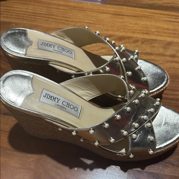 Jimmy Choo Gold Sandals with Crisscross Straps - Picture 3 of 4